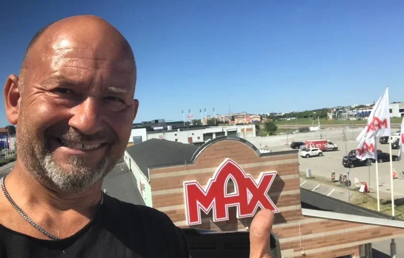 MAX Burgers – fasadskylt och logotypmontage